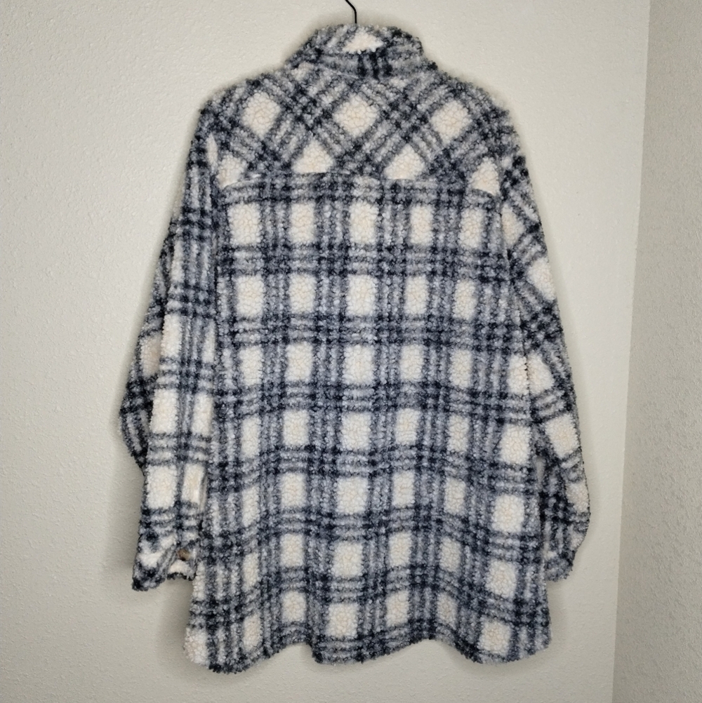 Torrid Sherpa Button Front Plaid Shacket Plus Siz… - image 3